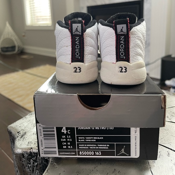 Jordan 12 Retro *Mint Condition* - Picture 3 of 5